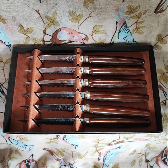 Washington Forge Stainless Steel 6 Steak Knives Sheffield Butterscotch Bakelite - Picture 10 of 10